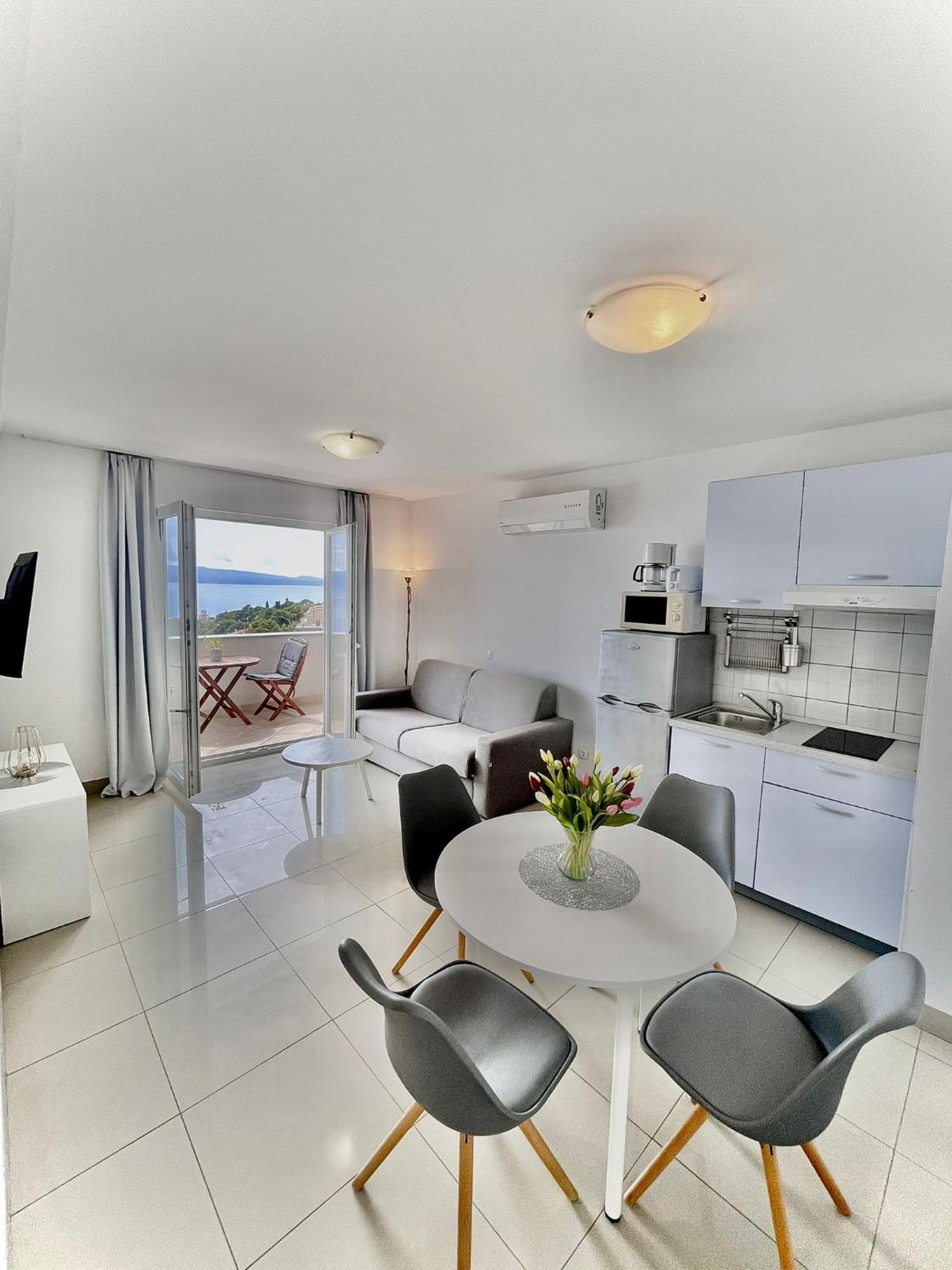 Apartments Katara Brela Eksteriør bilde